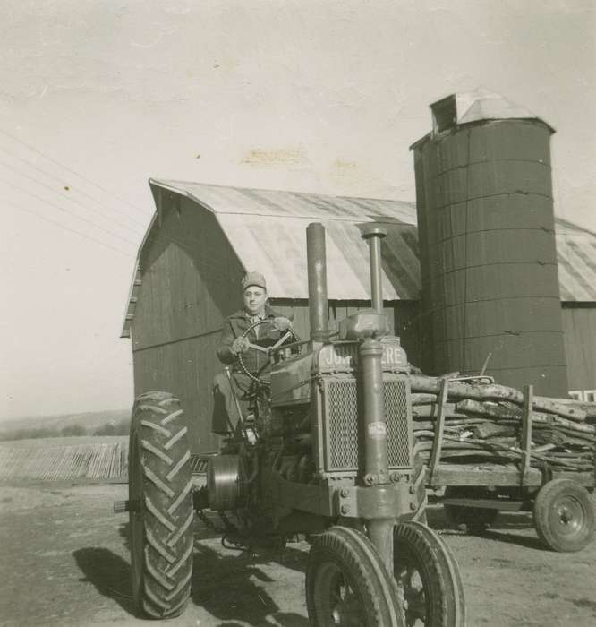 Sherrills Mound, IA, Farming Equipment, history of Iowa, Iowa, Iowa History, silo, Fredericks, Robert, Motorized Vehicles, Barns, tractor, Farms, john deere
