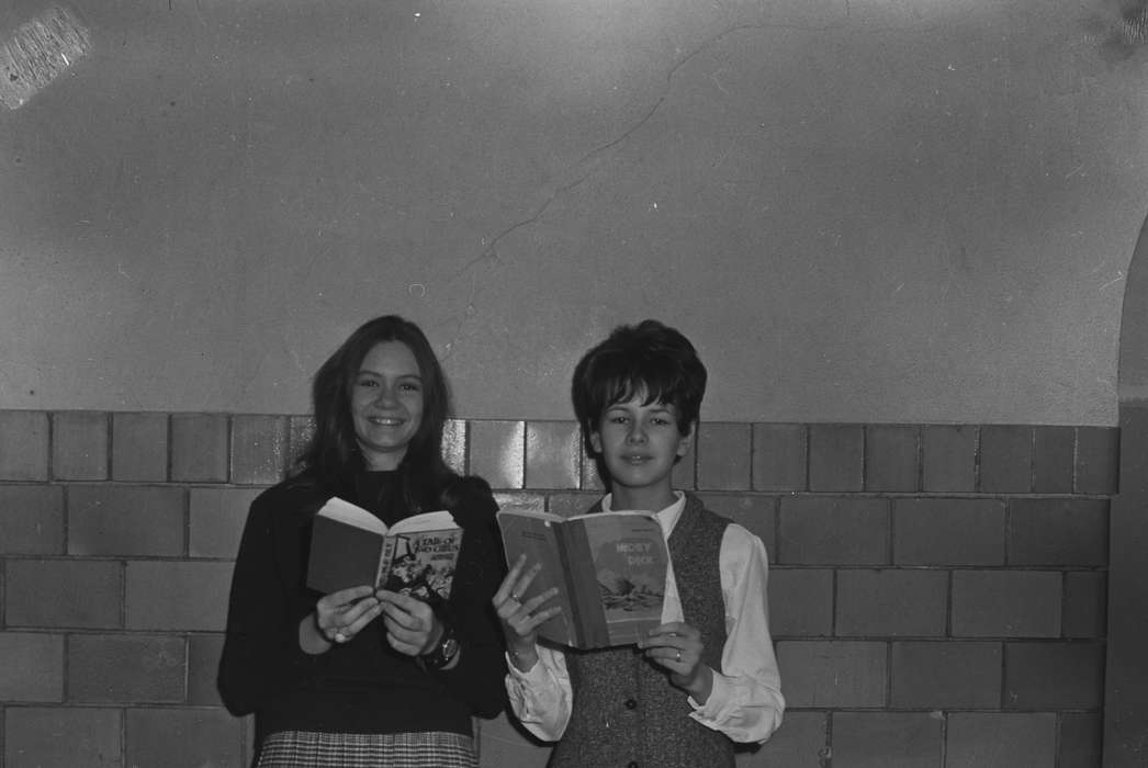 ia, Iowa, history, IA, girls, Coon Rapids, books, Leisure, Photos, Coon Rapids Enterprise, Portraits - Group, historic, smiles, United States