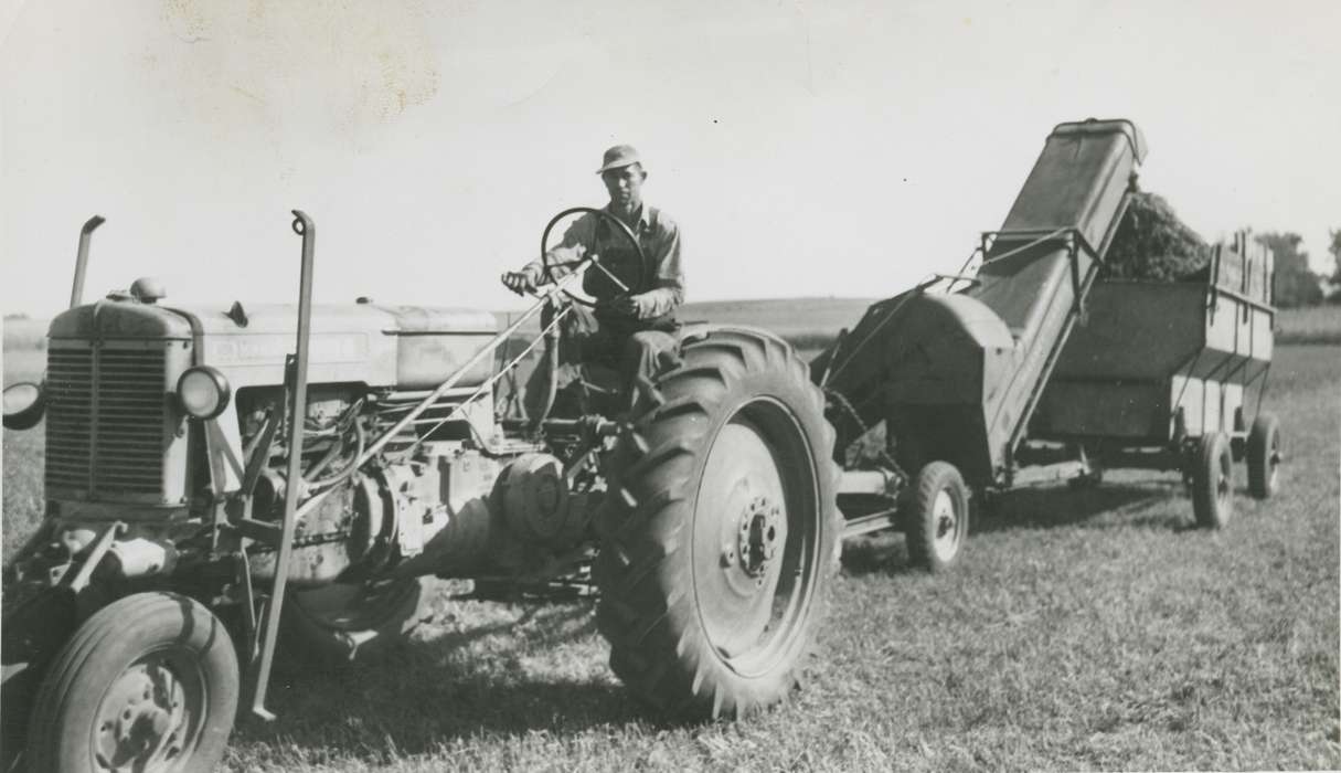 Prairieburg, IA, Iowa, Kintzle, Gloria, Farming Equipment, Motorized Vehicles, tractor, Iowa History, history of Iowa, Farms, Labor and Occupations