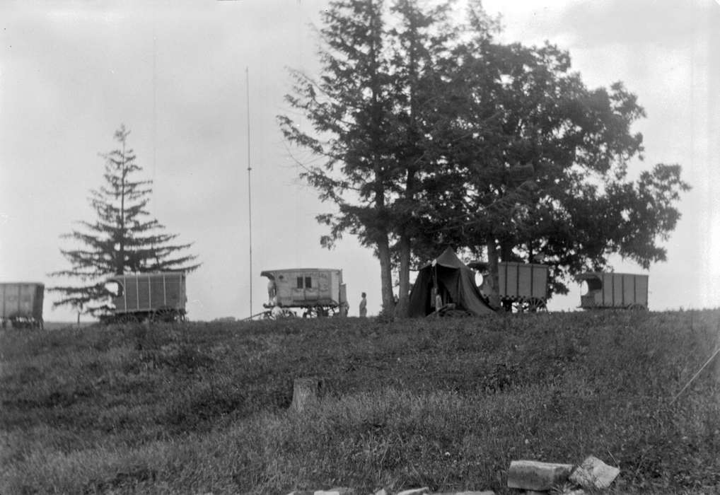 tree, stone city art colony, Stone City, IA, Lemberger, LeAnn, field, Iowa History, wagon, Outdoor Recreation, Iowa, history of Iowa, tent