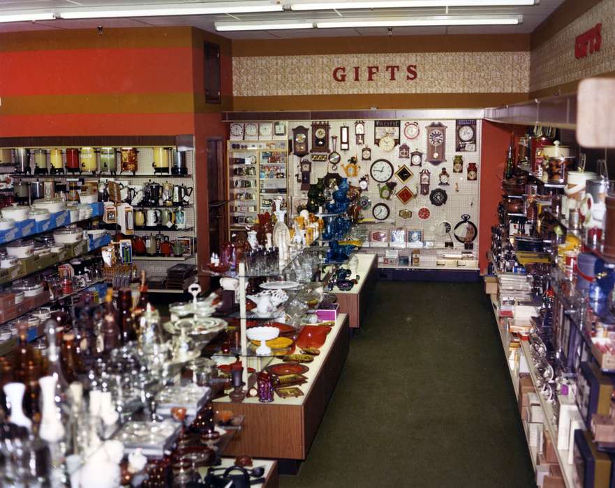 Lemberger, LeAnn, Iowa History, hardware store, history of Iowa, Ottumwa, IA, Businesses and Factories, store, clocks, glass, Iowa