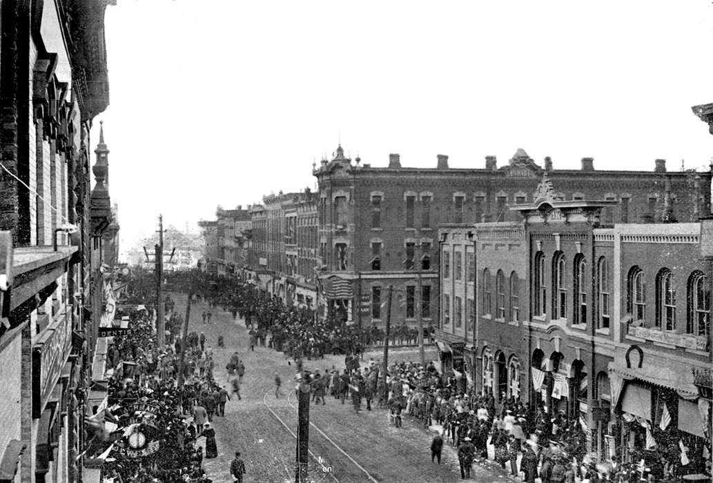 crowd, main street, Iowa History, Iowa, Lemberger, LeAnn, Ottumwa, IA, Main Streets & Town Squares, Cities and Towns, history of Iowa