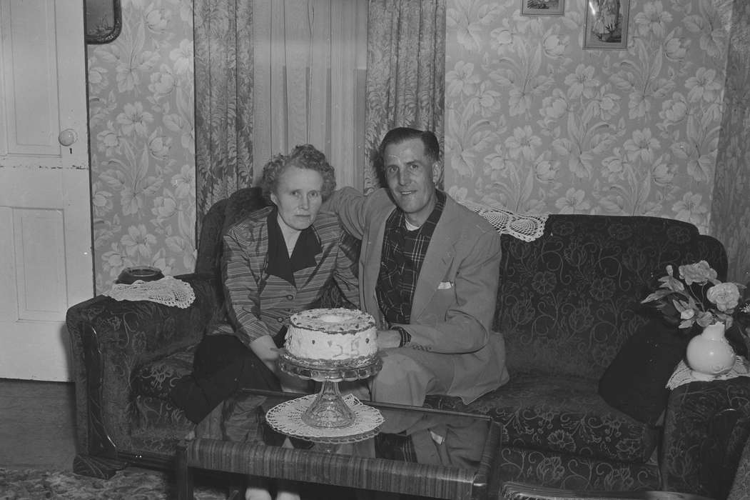 ia, flowers, cake, flower, Iowa, history, Homes, IA, Coon Rapids, anniversary, Photos, Coon Rapids Enterprise, Portraits - Group, historic, United States