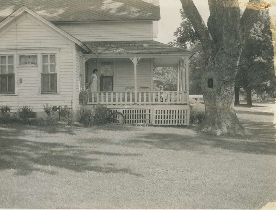 yard, Iowa, house, porch, Grinnell, IA, Homes, Iowa History, history of Iowa, Barnum, Mary