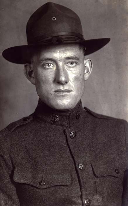 Portraits - Individual, Iowa, Anamosa, IA, World War I, Iowa History, history of Iowa, soldier, Anamosa Library & Learning Center, uniform