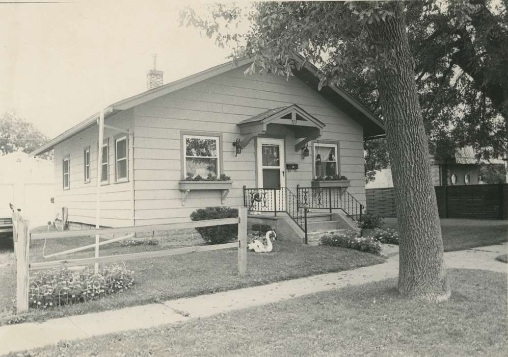 Homes, tree, shrubs, Businesses and Factories, wooden fence, Waverly Public Library, Iowa History, Waverly, IA, Iowa, Motorized Vehicles, history of Iowa
