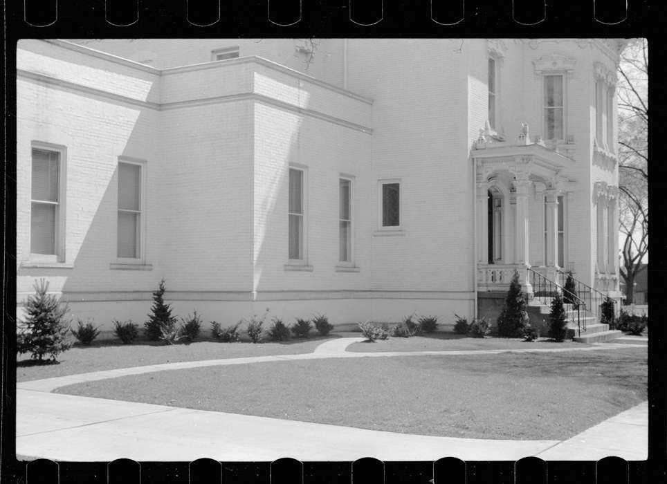 Homes, history of Iowa, Library of Congress, house, 3/4, shrubs, Iowa History, Iowa, sidewalk, Cities and Towns