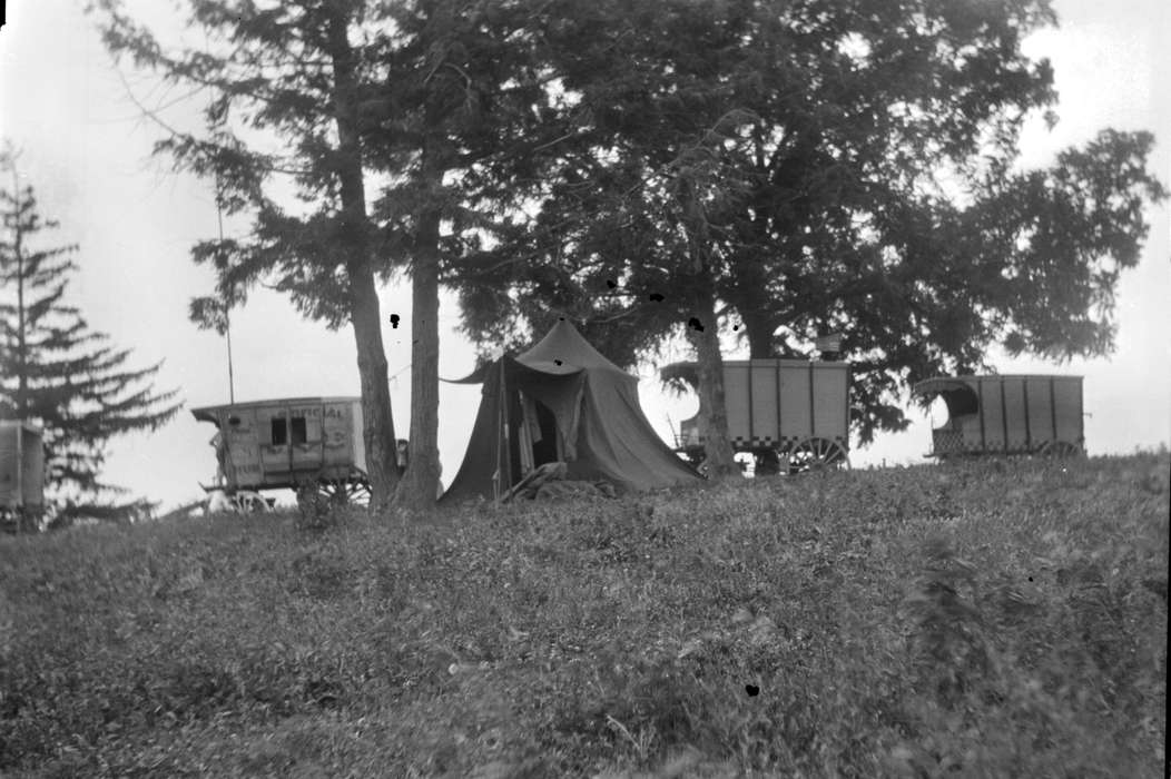 tree, tent, Outdoor Recreation, field, stone city art colony, Iowa History, Iowa, history of Iowa, wagon, Lemberger, LeAnn, Stone City, IA
