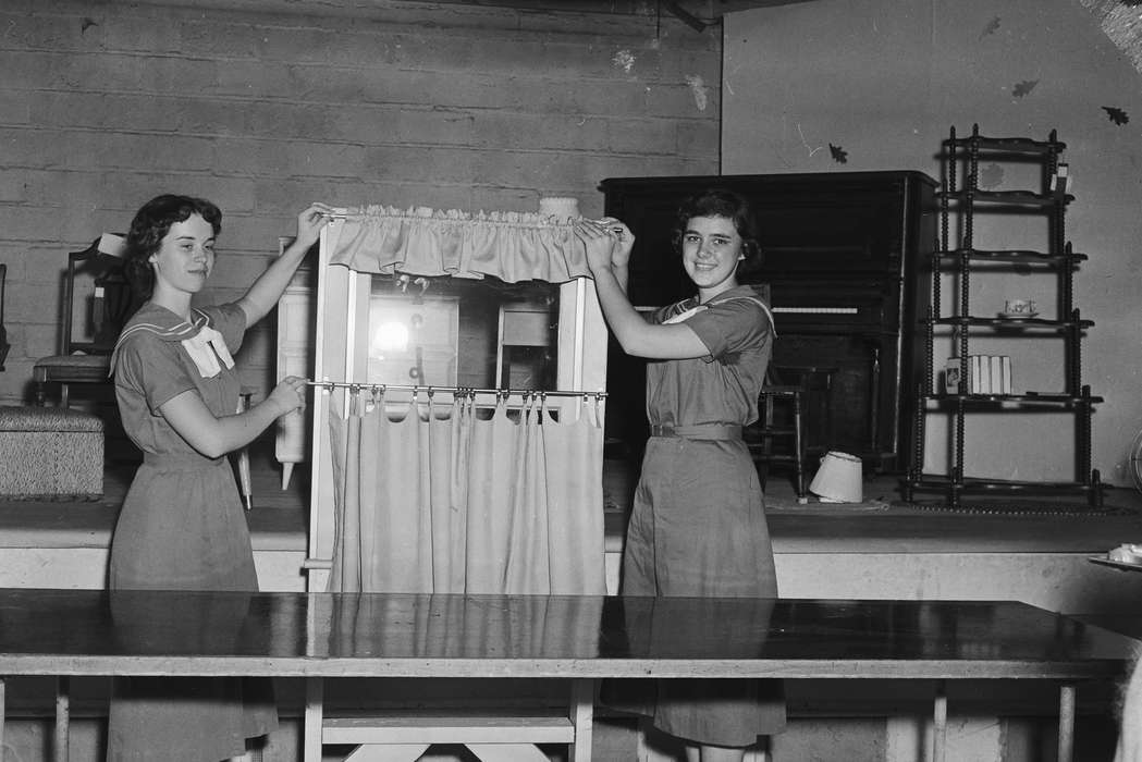 Portraits - Group, 4h, Iowa, IA, United States, presentation, Photos, historic, Coon Rapids, Fairs and Festivals, girls, history, piano, ia, smile, Coon Rapids Enterprise