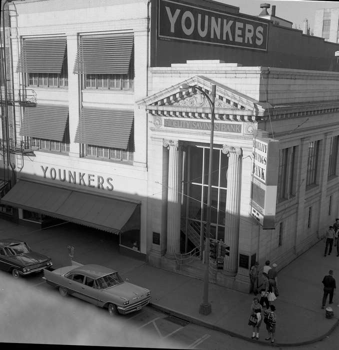Cities and Towns, Ottumwa, IA, car, Businesses and Factories, bank, department store, Iowa History, Iowa, younkers, history of Iowa, Main Streets & Town Squares, Lemberger, LeAnn