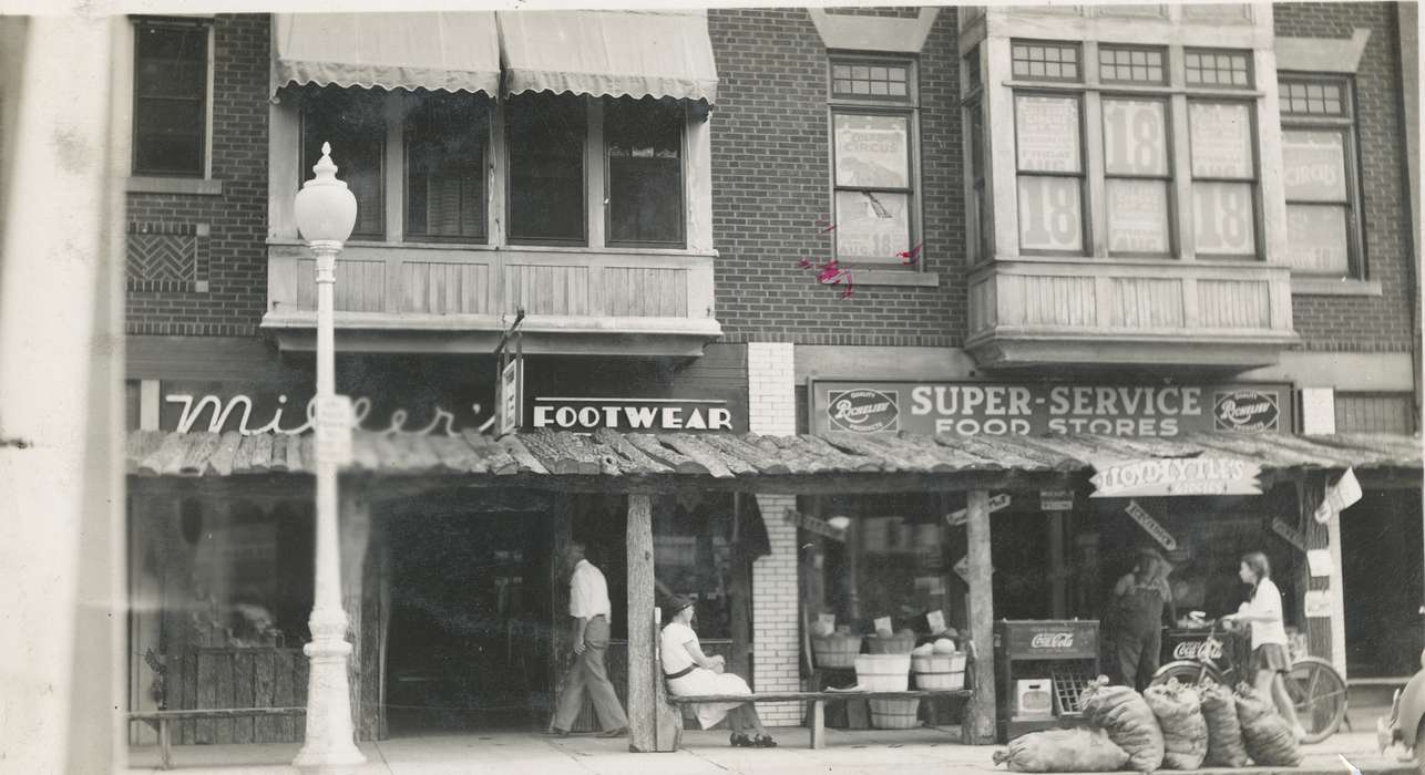 shoe store, grocery store, Iowa History, history of Iowa, Iowa, Reed, Audrey, Main Streets & Town Squares