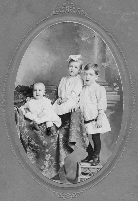 Families, Iowa History, history of Iowa, sibling, Portraits - Group, Mallow, Christine, Iowa, IA, baby, Children