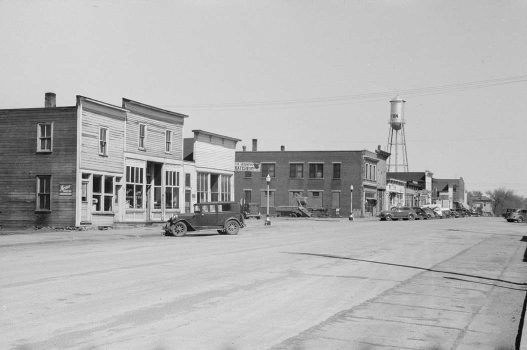 wooden building, Iowa History, Businesses and Factories, mainstreet, history of Iowa, Iowa, Motorized Vehicles, Cities and Towns, Main Streets & Town Squares, storefront, street parking, Library of Congress