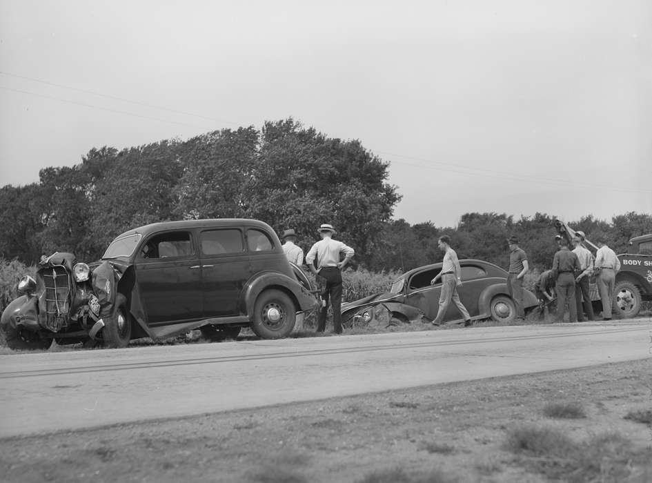 history of Iowa, car, tire, Iowa, Library of Congress, accident, Motorized Vehicles, cars, road, Wrecks, Iowa History