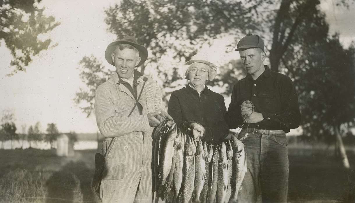 McMurray, Doug, fishing, Outdoor Recreation, Iowa History, Travel, Portraits - Group, Lakes, Rivers, and Streams, Inguadona, MN, Iowa, history of Iowa, fish