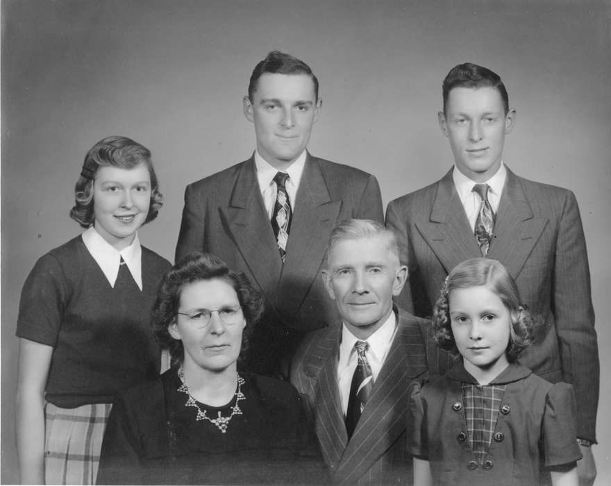 Iowa History, Portraits - Group, Iowa, hairstyle, Boehm, Pam, Families, history of Iowa, Boone, IA