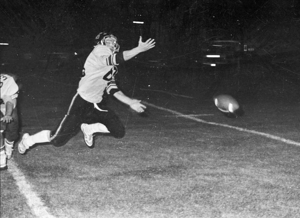 football, Iowa, Coon Rapids, United States, catch, historic, history, Coon Rapids Enterprise, Schools and Education, Sports, Photos, IA, ia