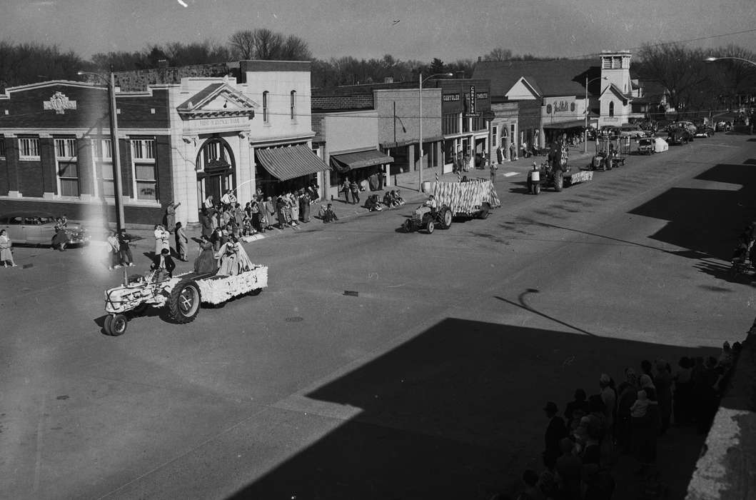 crowds, IA, historic, Coon Rapids, Farming Equipment, tractors, Iowa, United States, parade, Photos, Labor and Occupations, history, main street, Main Streets & Town Squares, Entertainment, ia, Coon Rapids Enterprise, bank
