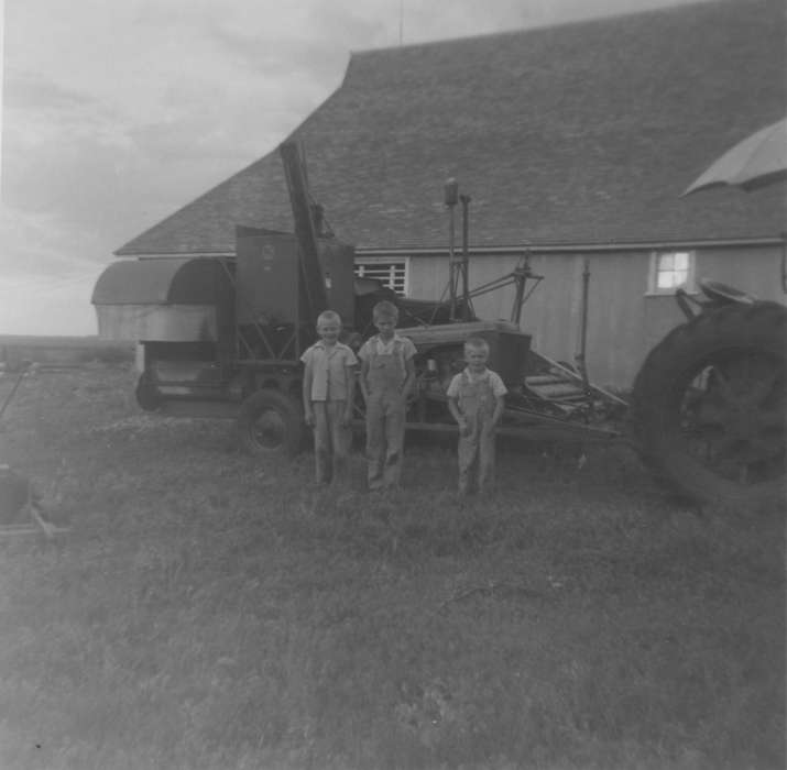 brothers, Morris, Lola, Farming Equipment, Farms, Children, Iowa History, Cedar Falls, IA, Portraits - Group, Families, Iowa, history of Iowa