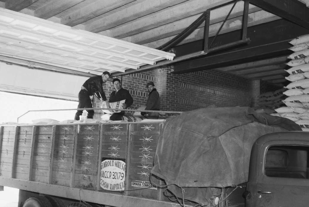 Businesses and Factories, Portraits - Group, truck, Iowa, IA, United States, Photos, historic, Labor and Occupations, Coon Rapids, history, ia, Coon Rapids Enterprise, workers