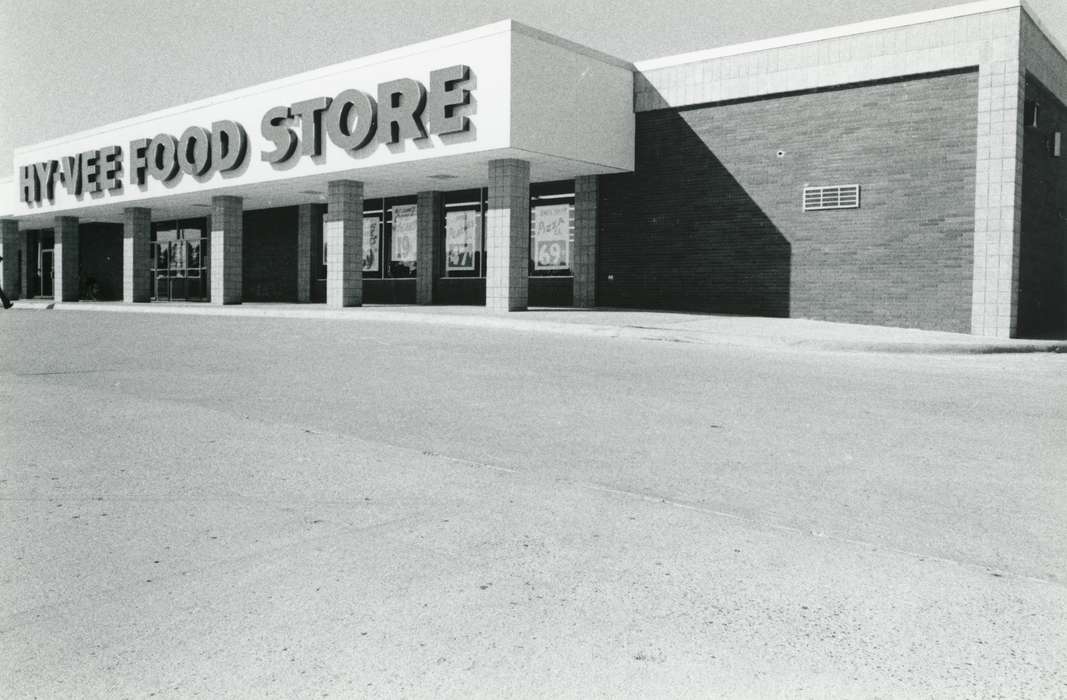 Photos, history, Businesses and Factories, Iowa, correct date needed, Waverly, Waverly Public Library, grocery store, United States, parking lot, ia, IA, historic, Bremer, hy-vee