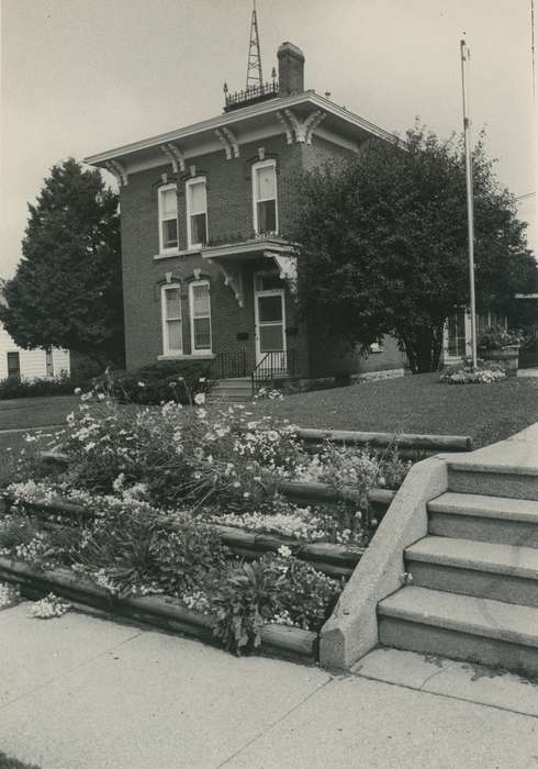 plants, Homes, trees, Waverly Public Library, home, Iowa History, Waverly, IA, Iowa, history of Iowa