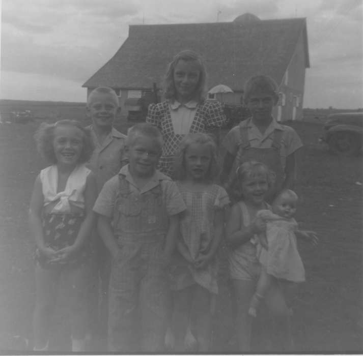 Iowa History, Morris, Lola, Portraits - Group, Iowa, Cedar Falls, IA, Farms, history of Iowa, Families, siblings