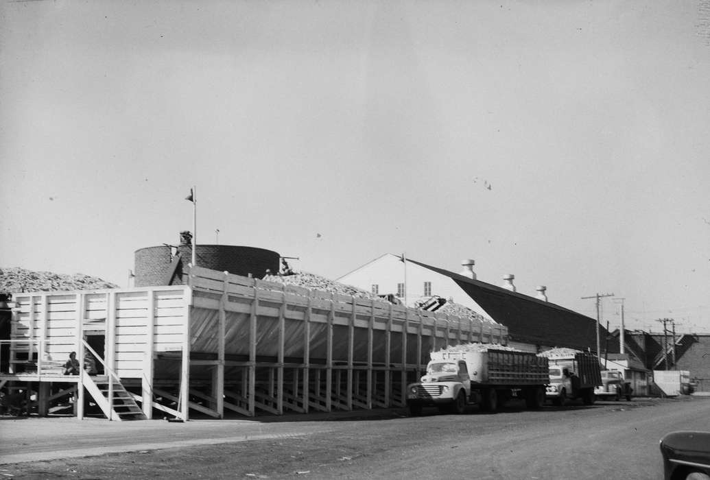 Businesses and Factories, Iowa, trucks, IA, United States, Photos, historic, Labor and Occupations, Coon Rapids, history, ia, Coon Rapids Enterprise, workers, corn