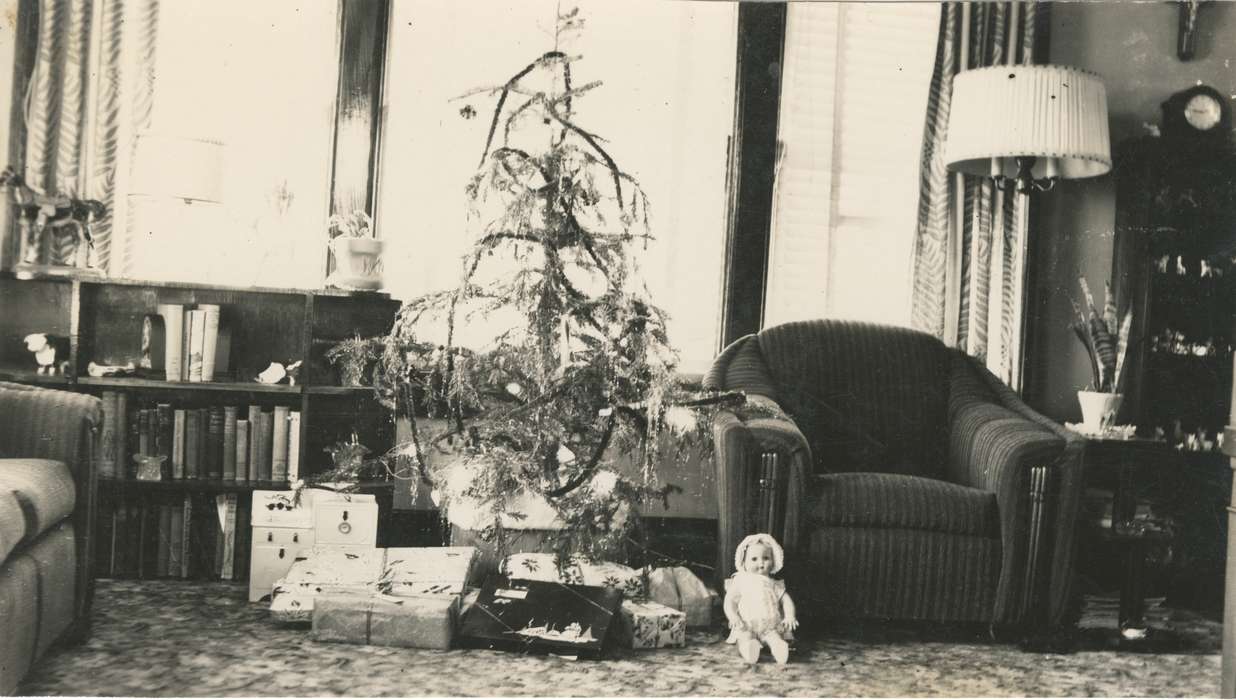 Iowa, christmas, Holidays, christmas presents, Iowa History, history of Iowa, Reed, Audrey, christmas tree