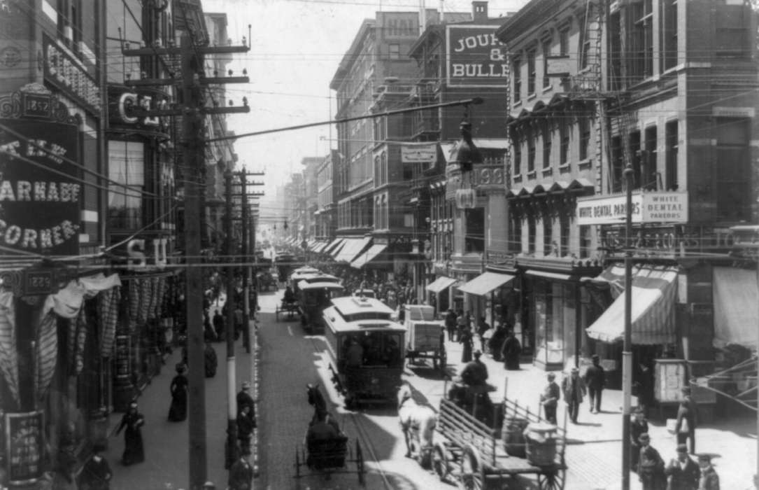 horse, Iowa History, street, history of Iowa, Iowa, Cities and Towns, streetcar, trolley, wagon, Library of Congress