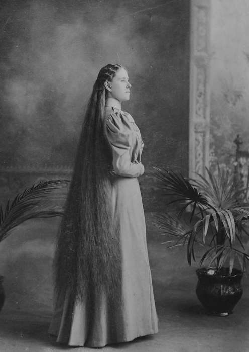 plant, hairstyle, hair, Portraits - Individual, history of Iowa, Iowa History, painted backdrop, Ottumwa, IA, long skirt, Iowa, Lemberger, LeAnn
