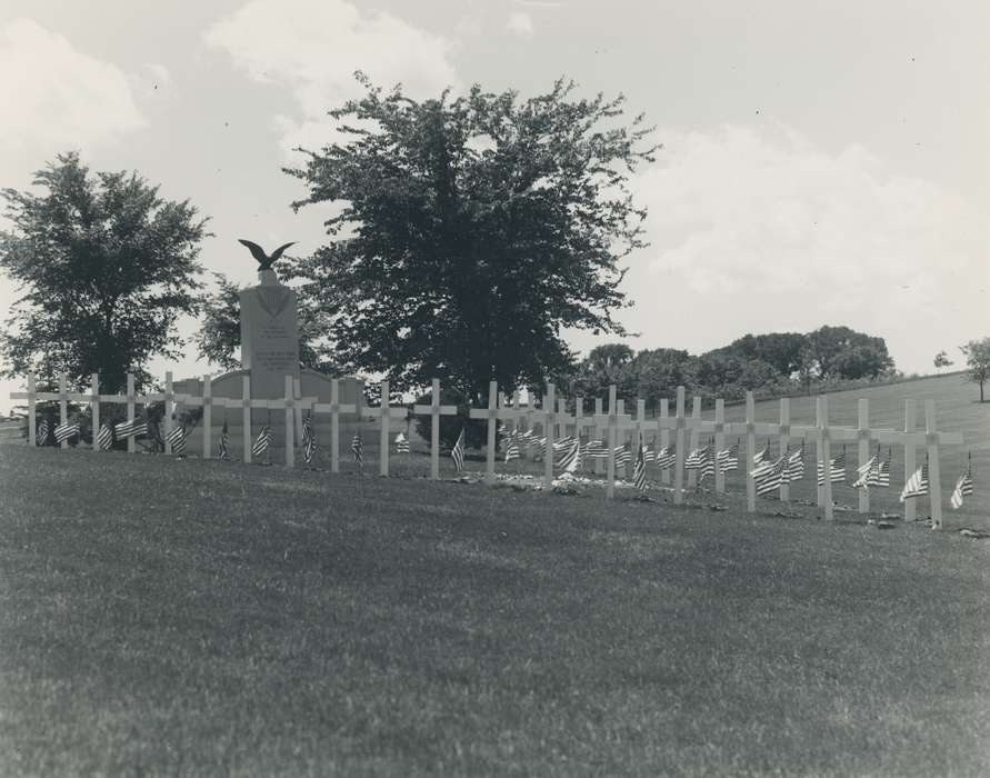 american flag, history of Iowa, Military and Veterans, Cemeteries and Funerals, Waverly, IA, memorial, Iowa, crosses, Waverly Public Library, Iowa History