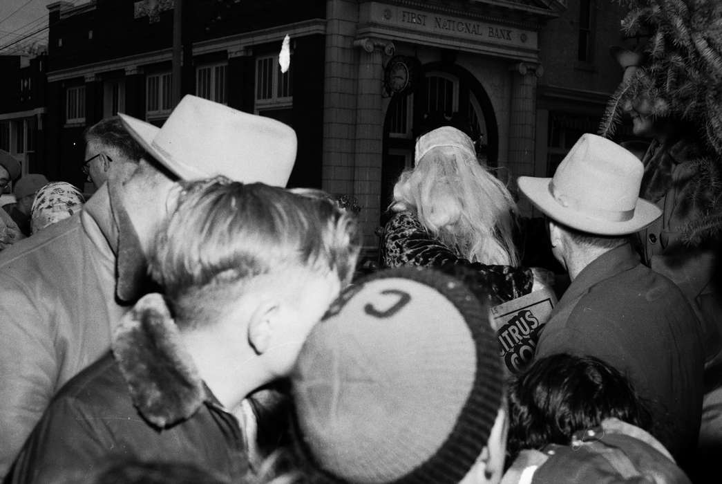 United States, Holidays, history, ia, Photos, Main Streets & Town Squares, winter coat, Children, Coon Rapids Enterprise, panama hat, crowd, historic, Iowa, bank, IA, stocking hat, Coon Rapids
