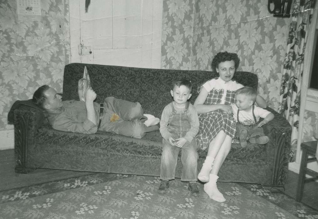 Children, couch, wallpaper, Iowa History, living room, Iowa, USA, Homes, newspaper, Families, Deitrick, Allene, history of Iowa
