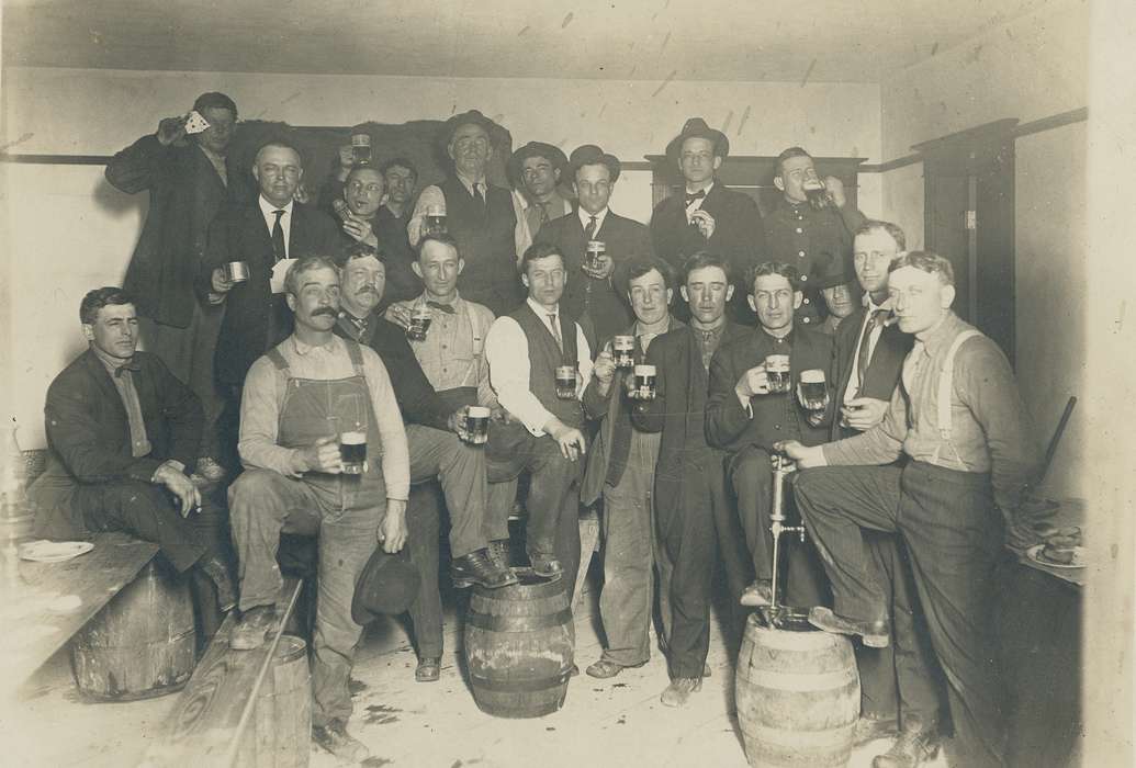 mug, barrel, Leisure, Food and Meals, party, Waverly, IA, Iowa, Portraits - Group, Waverly Public Library, suit, Iowa History, history of Iowa, group, beer, hat