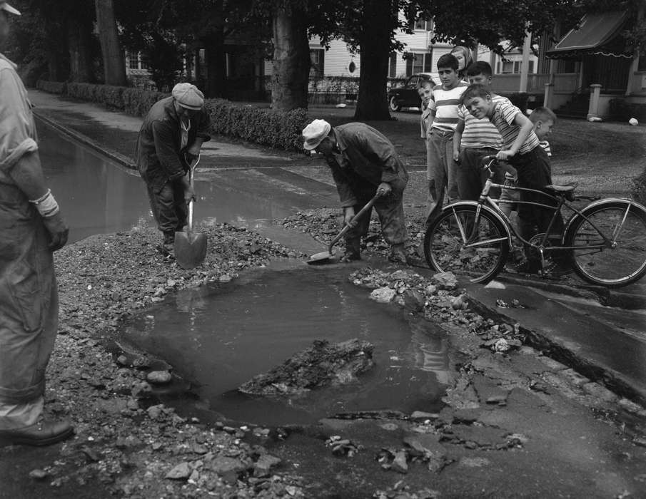 Cities and Towns, Iowa, construction crew, Floods, Iowa History, Edward A. Sherman Publishing Co., history of Iowa