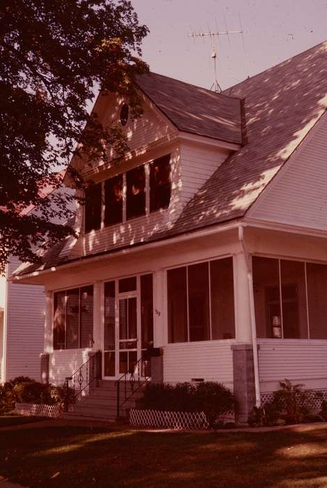 screened porch, house, front yard, antenna, Homes, Iowa History, Zischke, Ward, Iowa, IA, history of Iowa