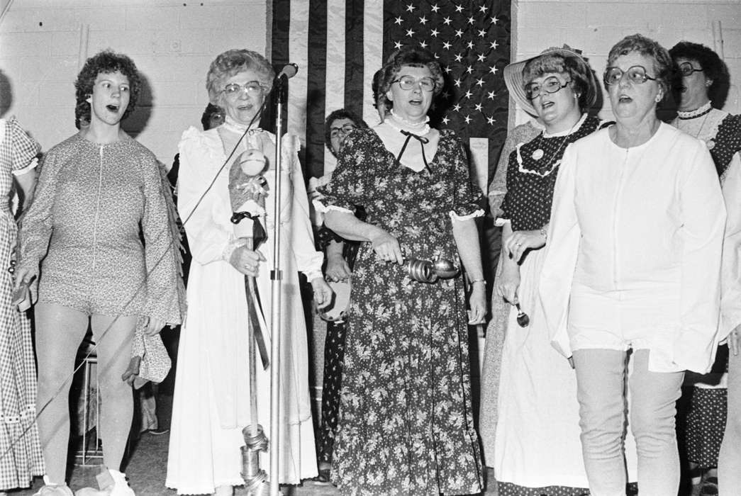 Entertainment, history, Iowa, United States, IA, historic, Photos, Dedham, stage, ia, singing, Coon Rapids Enterprise, Carroll