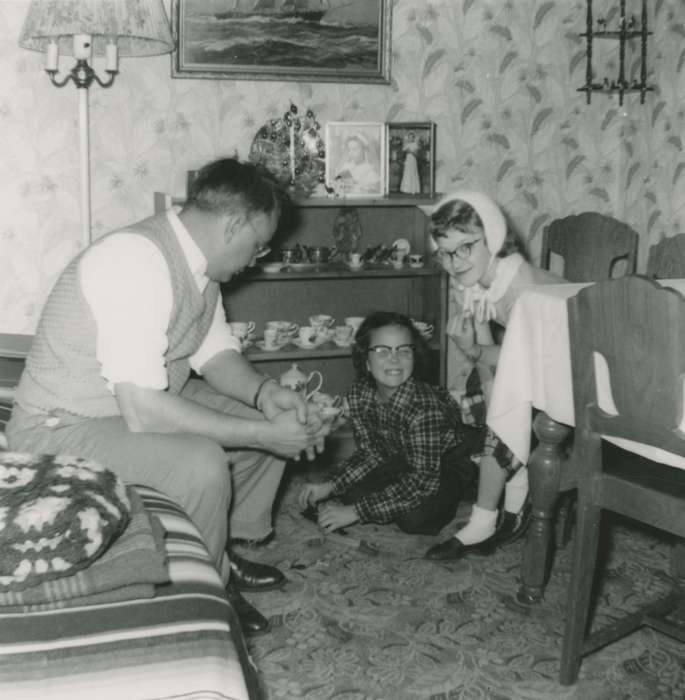 living room, Yezek, Jody, Iowa History, history of Iowa, Homes, Families, Children, USA, Iowa