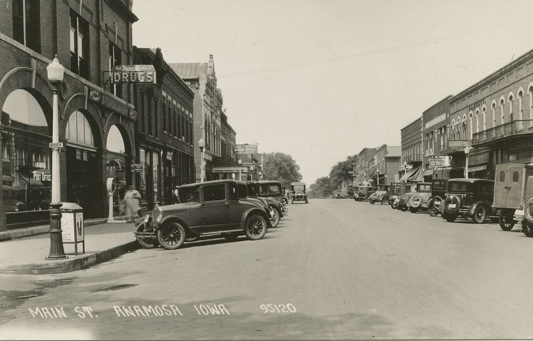 automobile, main street, Anamosa, IA, Motorized Vehicles, Main Streets & Town Squares, Hatcher, Cecilia, Iowa History, Cities and Towns, Iowa, history of Iowa