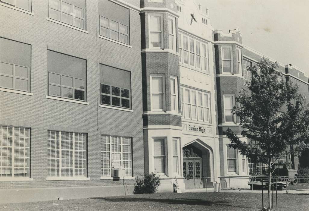 Waverly Public Library, building, history of Iowa, Iowa, Iowa History, Bremer County, IA, Schools and Education, brick building, junior high