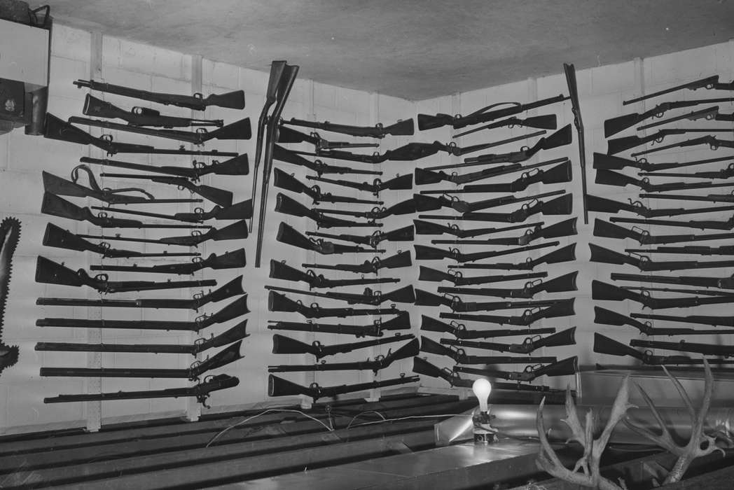 United States, history, ia, Photos, guns, Animals, antlers, lightbulb, Coon Rapids Enterprise, historic, Iowa, IA, Coon Rapids, display, Homes