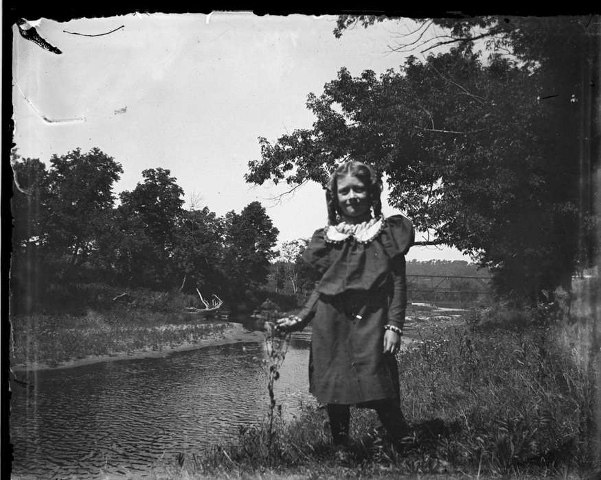 river bank, Iowa, IA, dress, correct date needed, Iowa History, history of Iowa, Anamosa Library & Learning Center, Lakes, Rivers, and Streams, Children
