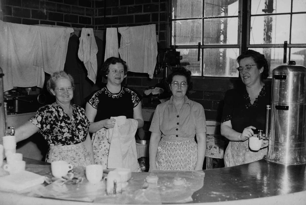 Labor and Occupations, ia, Iowa, dishes, history, IA, Coon Rapids, Photos, Coon Rapids Enterprise, Portraits - Group, historic, United States, coffee