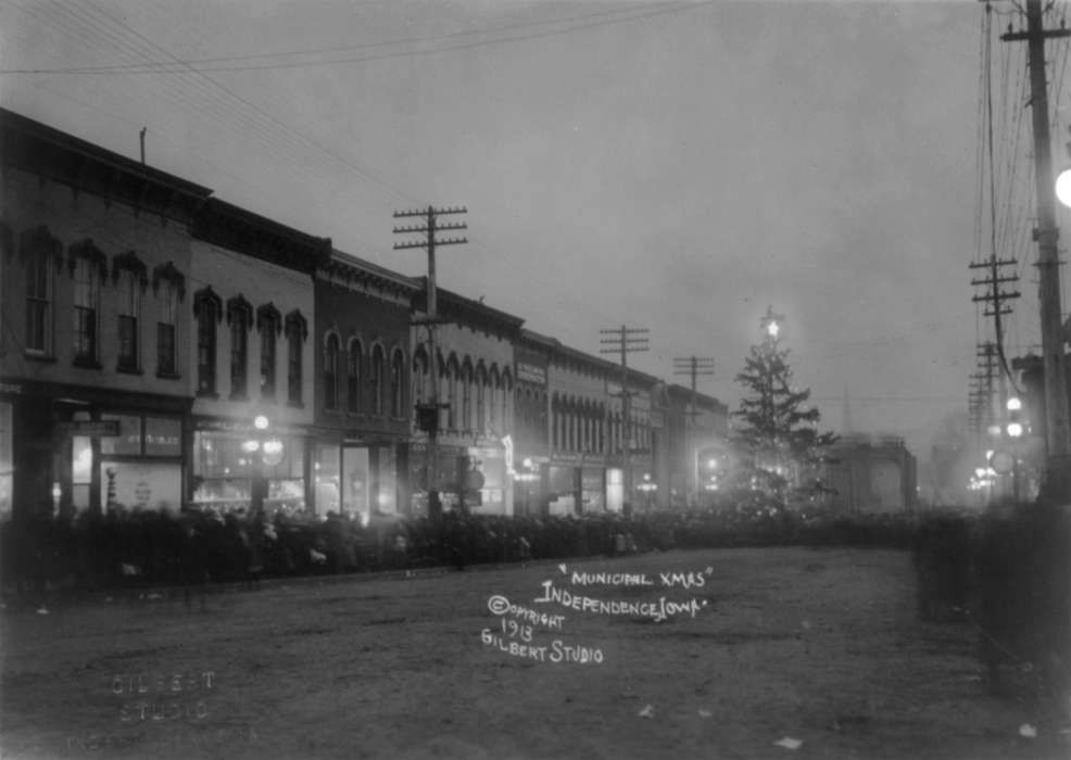 Winter, history of Iowa, Fairs and Festivals, Iowa History, xmas, Holidays, Main Streets & Town Squares, Cities and Towns, crowd, storefront, Iowa, merry, snow, Library of Congress