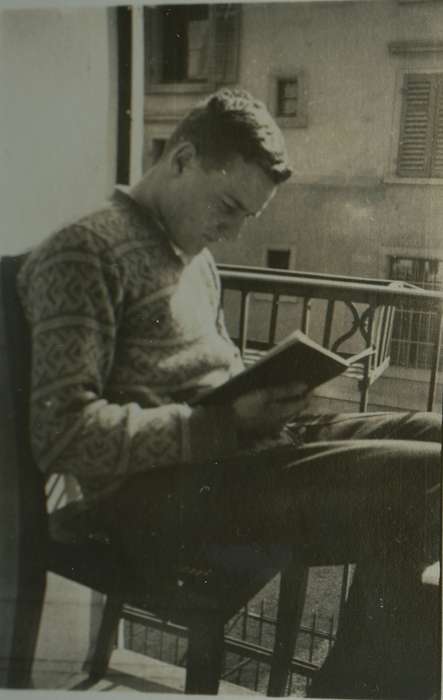 Homes, book, reading, Fabos, Edith, balcony, Leisure