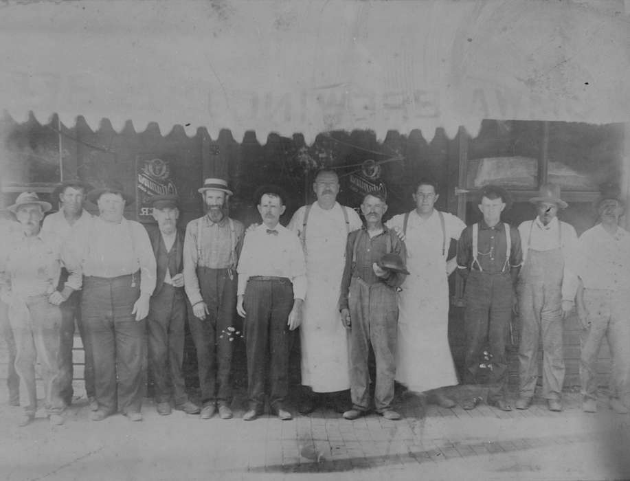 Lemberger, LeAnn, brewery, Iowa, history of Iowa, apron, Labor and Occupations, overalls, suspenders, Iowa History, Portraits - Group, hat, Food and Meals, Ottumwa, IA