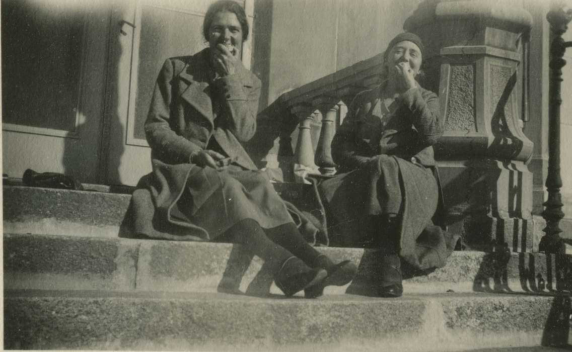 steps, apple, Fabos, Edith, Cities and Towns, Portraits - Group, front steps, stoop, Leisure