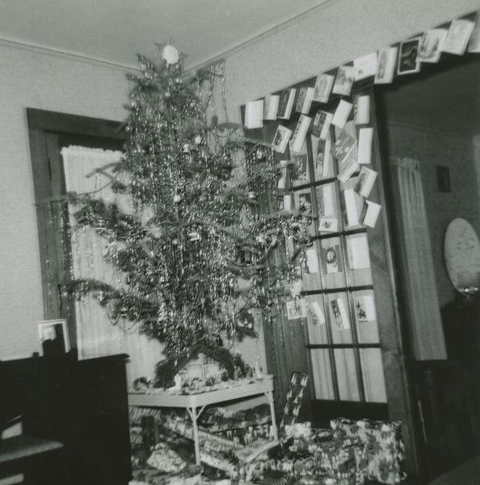 Calamus, IA, christmas, Iowa, Feddersen, Margaret, Holidays, Iowa History, history of Iowa, presents, christmas tree