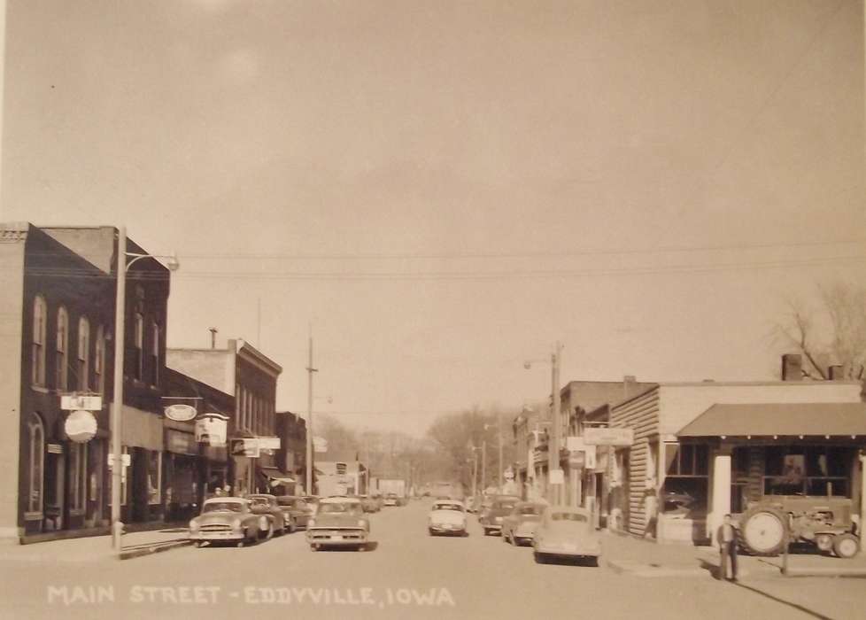 Motorized Vehicles, Main Streets & Town Squares, car, Iowa History, Lemberger, LeAnn, Eddyville, IA, Iowa, history of Iowa